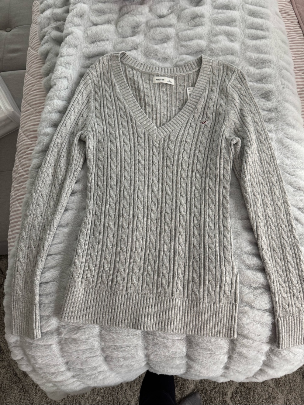Hollister Light Gray Cable Knit V-Neck Sweater